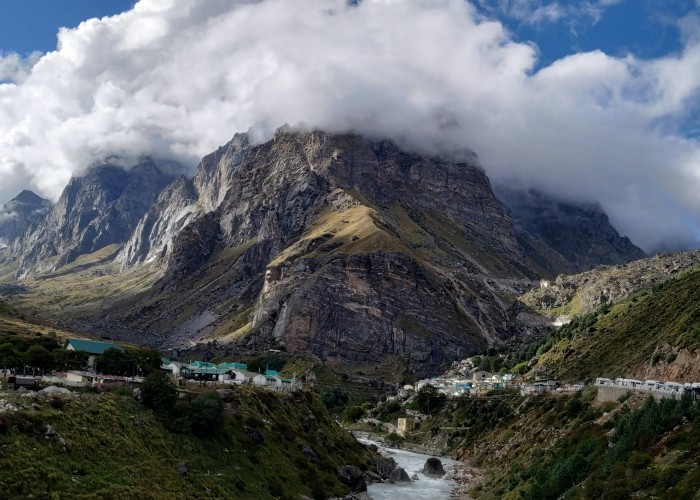 1765044408-varun-v--c1_Cj1yDBo-unsplash (1).jpg